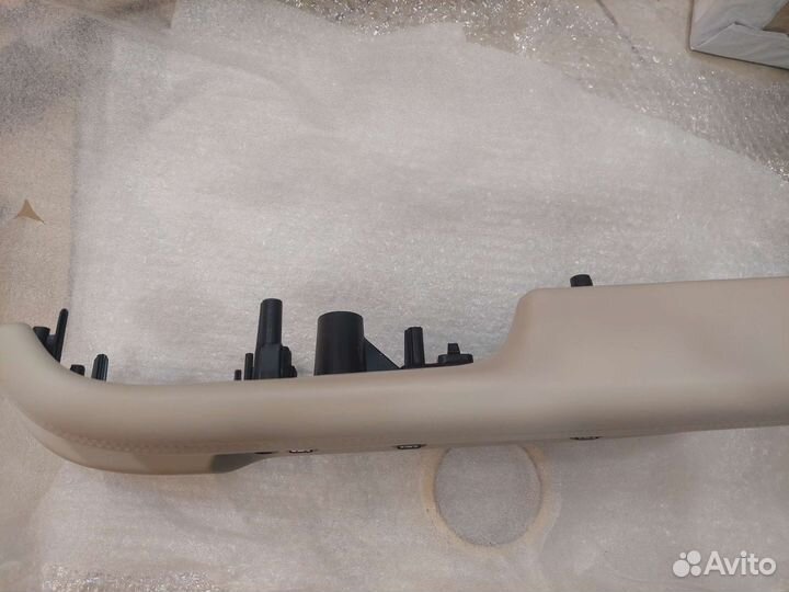 Ручка правой двери новая l405