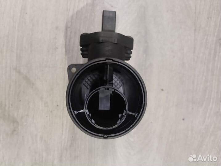 Расходомер воздуха Volkswagen Passat B5+