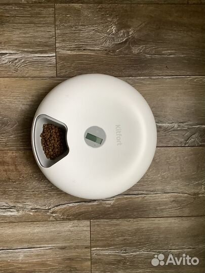 Автоматическая кормушка для кошек и собак