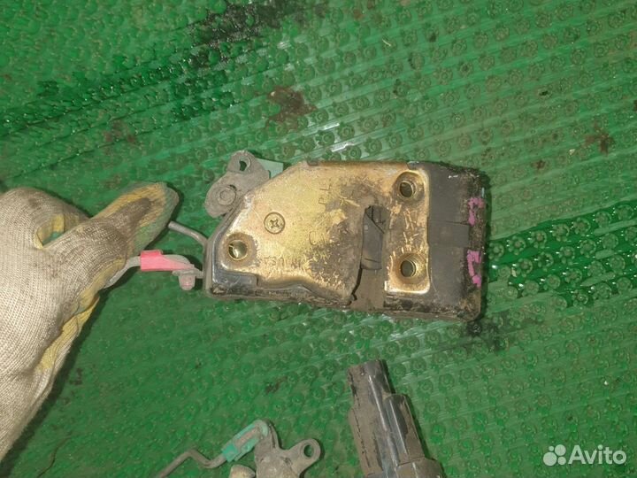 Замок двери передней Додж Стратус 96-00г