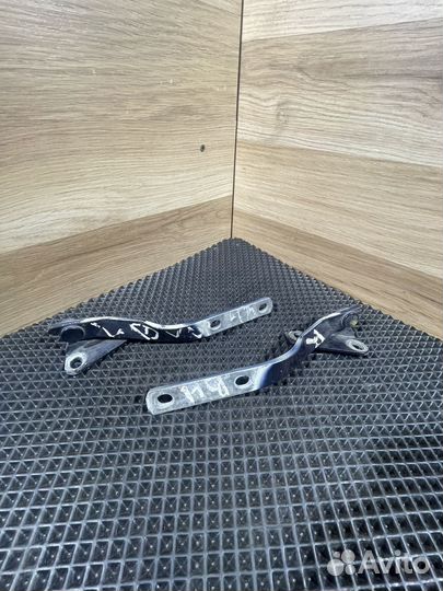 Петля капота Passat B4 3a0823302a