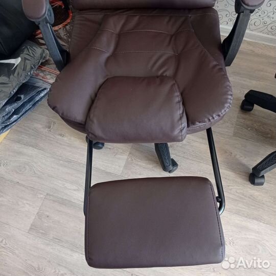 Компьютерное кресло руководителя с массажем коричн