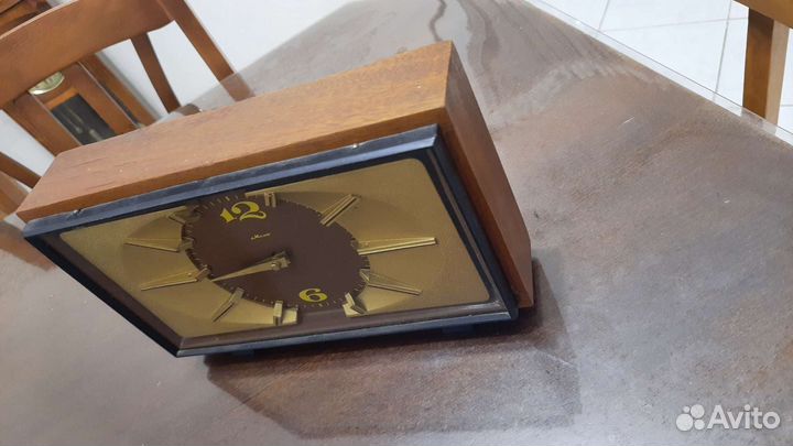 Настольные часы Маяк