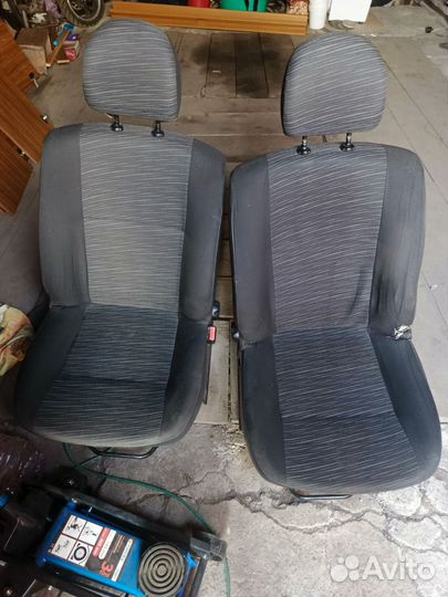 Передние сиденья renault logan