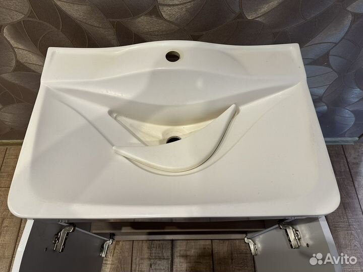 Тумба с раковиной для ванной