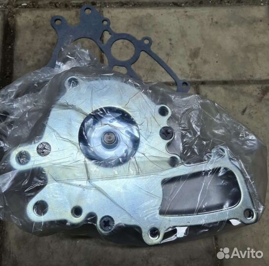 Помпа водяная на toyota hilux