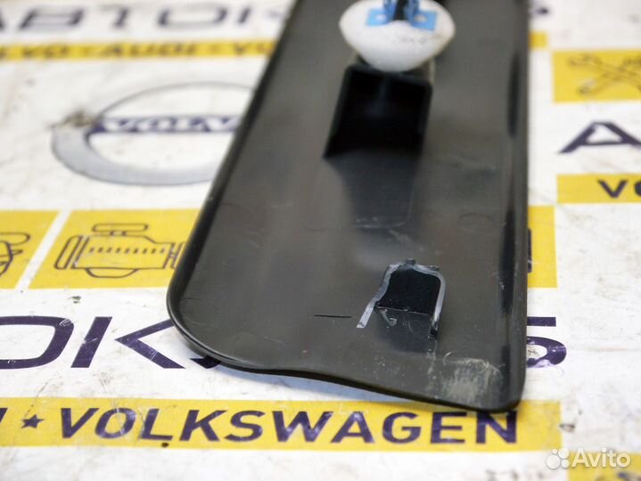 Накладка парога передняя правая Вольво V70-3