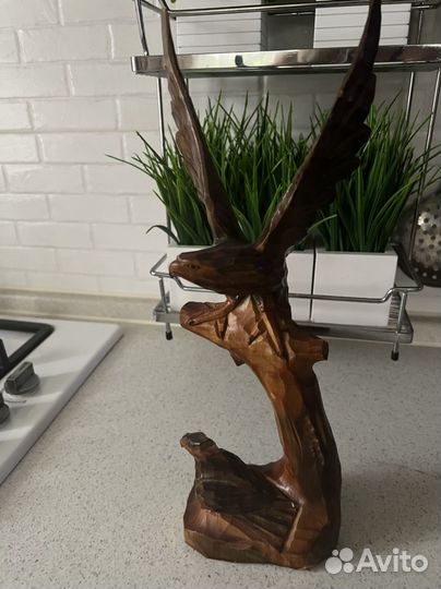 Деревянные статуэтки и фигурки