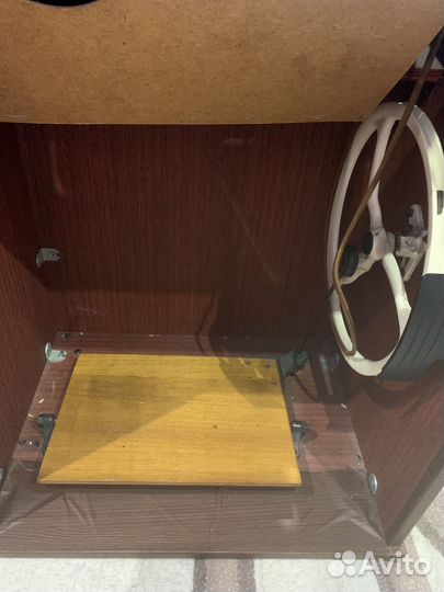 Швейная машина Чайка 142м