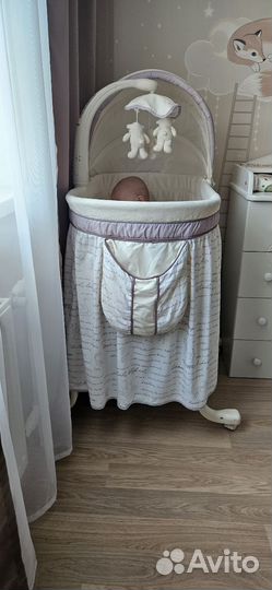 Детская кроватка люлька с маятником