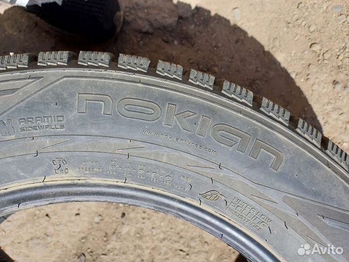 Nokian Tyres Hakkapeliitta R2 SUV 215/65 R17 94W