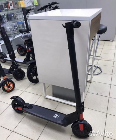 Электросамокат складывается