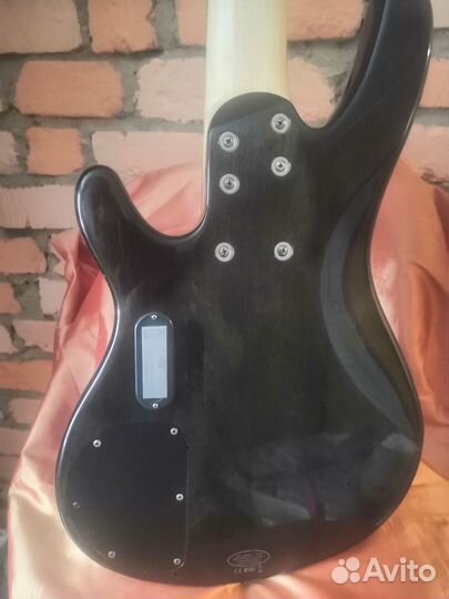 Бас гитара Yamaha TRB1005 5 струн