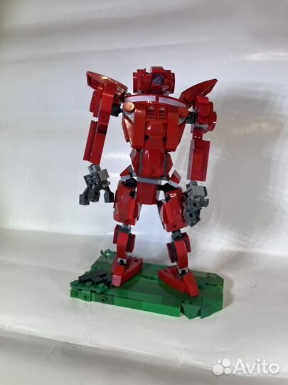 Lego титан красный