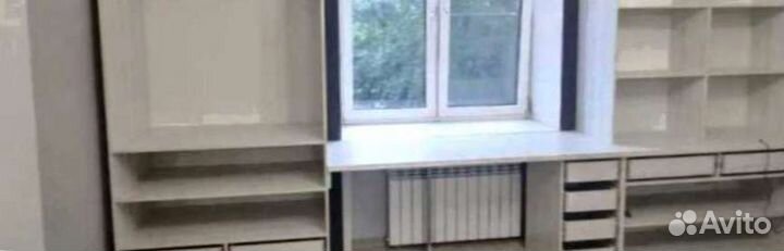 Рабочая зона в углу у окна