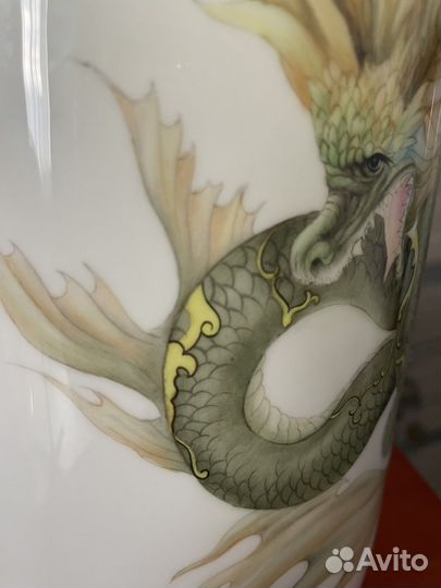 Фарфоровая ваза с крышкой