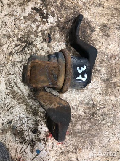 Подушка двигателя передняя правая Mitsubishi