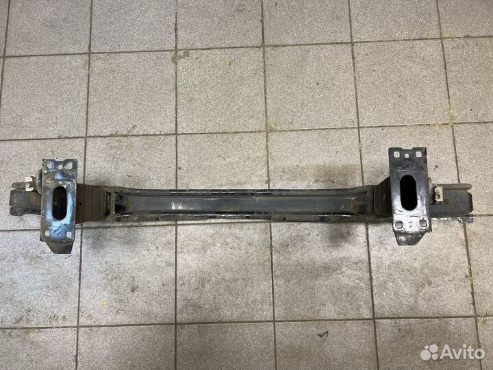 Усилитель бампера BMW E90