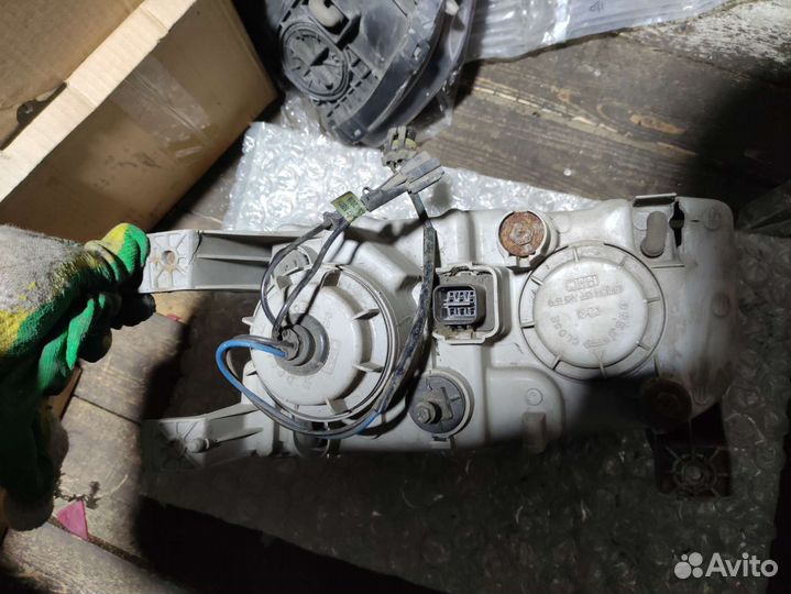 Передняя правая фара Hyundai Trajet