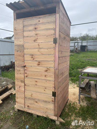 Садовый уличный туалет