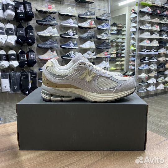 Кроссовки женские New Balance 2002R Angora 38-41
