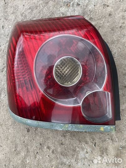 Задняя фара Toyota avensis 2