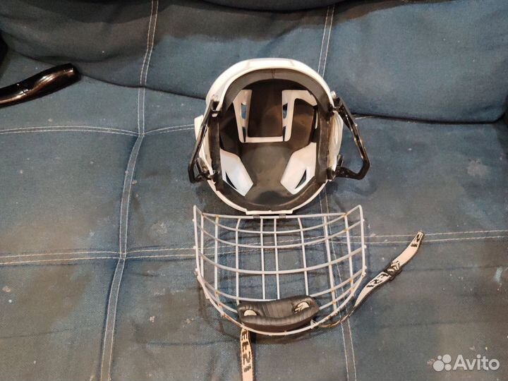 Хоккейный шлем
