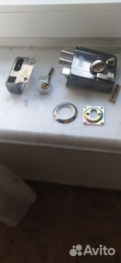 Дверной замок новый накладной с вертушкой