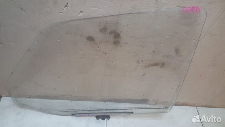 Стекло двери переднее левое Volkswagen Tranporter