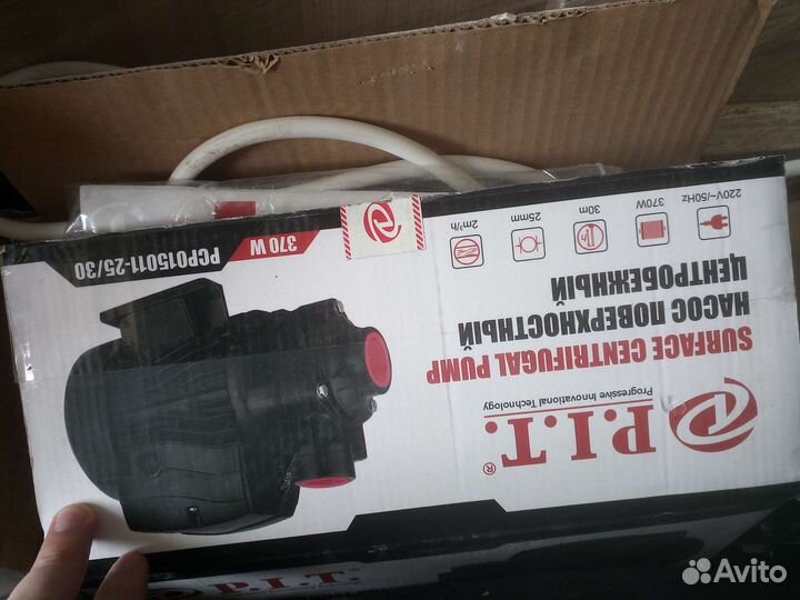 Поливочный шланг и насос центробежный