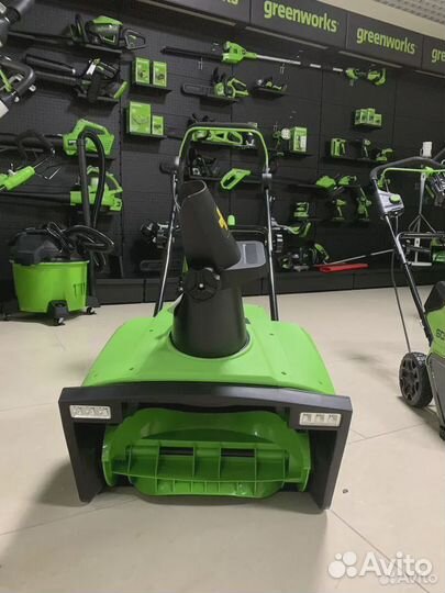 Снегоуборщик электрический Greenworks SN2300
