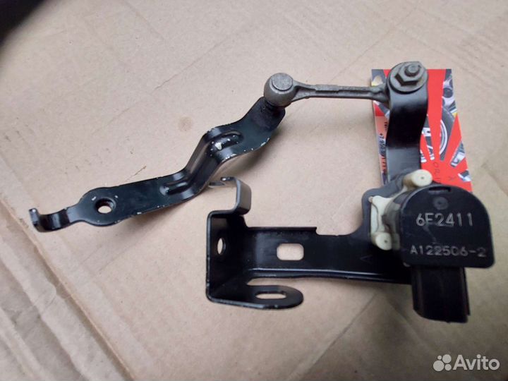 Датчик положения кузова Toyota Camry 70