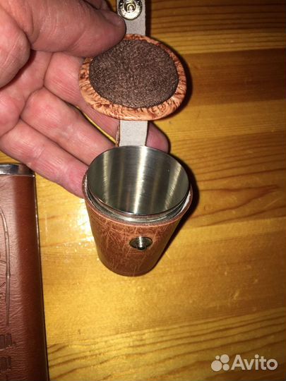 Фляга сталь в коже и рюмки в чехле