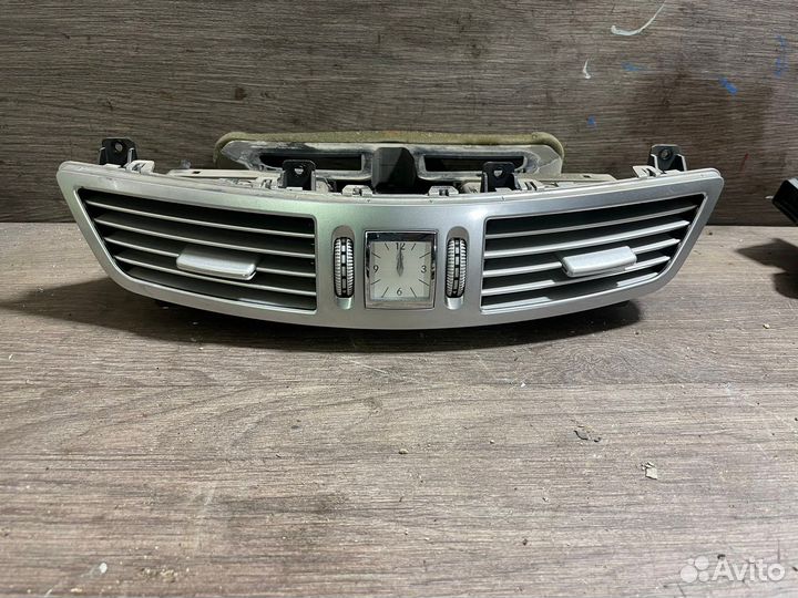 Дефлектор воздуховода Мерседес W221 с часами