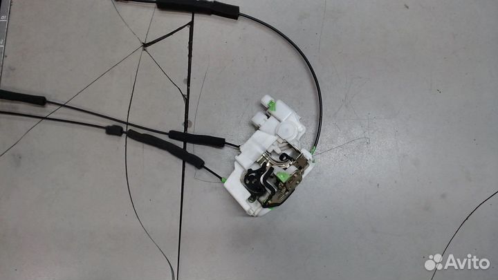 Замок двери Nissan Pathfinder, 2005