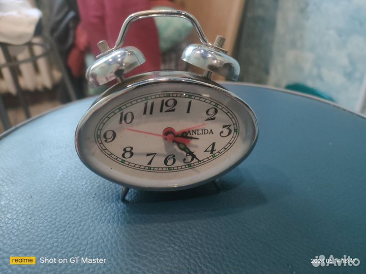Часы будильник 