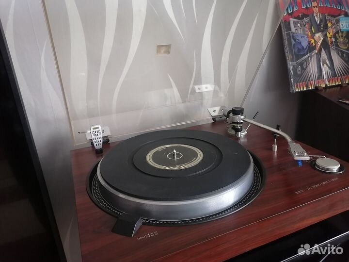 Проигрыватель виниловых пластинок