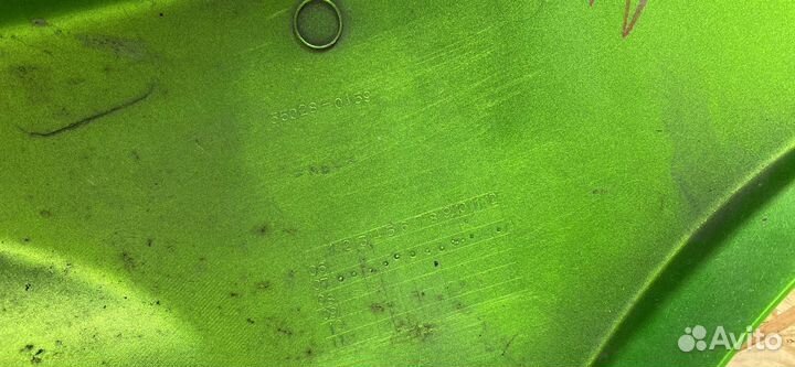 Боковина пластиковая лев. Kawasaki