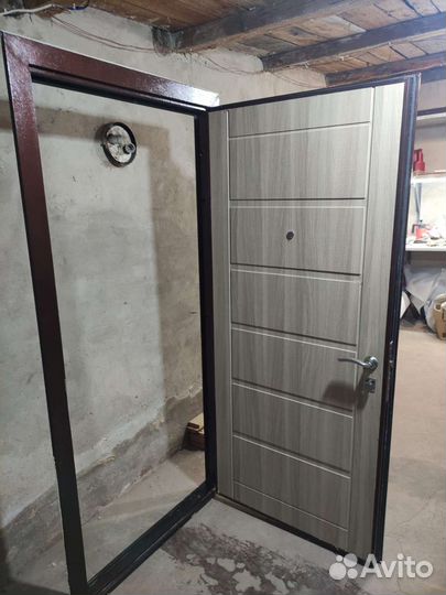 Дверь входная металлическая