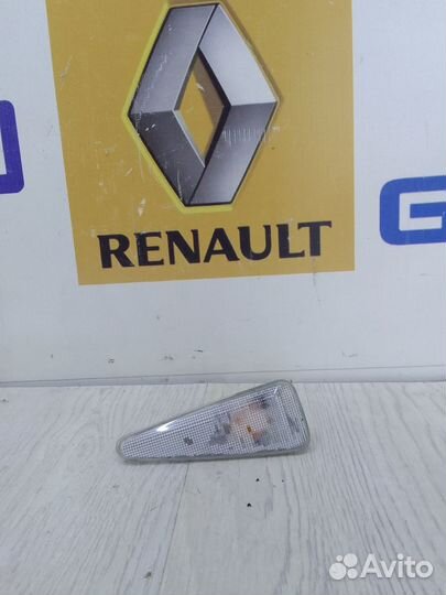 Повторитель поворотника в Крыло в Зеркало Renault