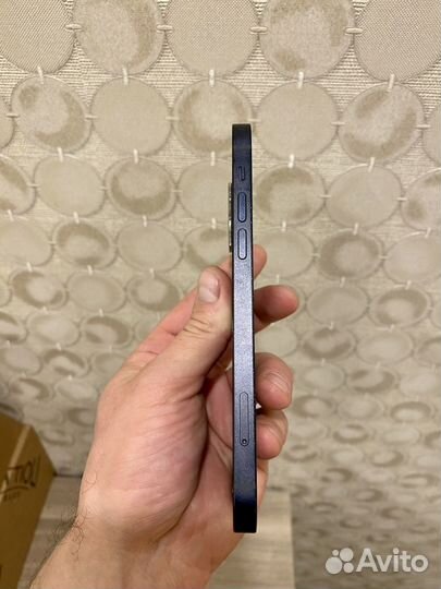 Телефон iPhone 12