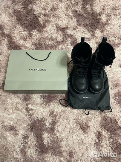 Balenciaga bulldozer на руках