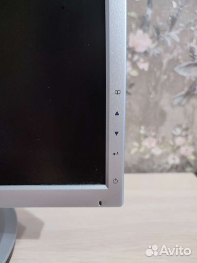 Монитор LG Flatron L194WT-SF