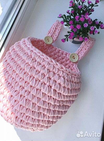 Вязаная корзинка на детскую кроватку