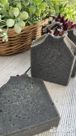 Натуральное мыло с углем и глиной