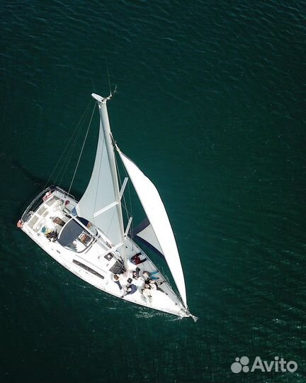 Морская прогулка на парусной яхте в Адлере