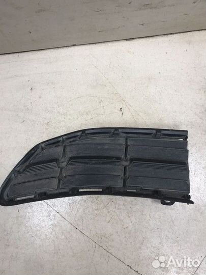 Решетка в бампер правая Toyota RAV4