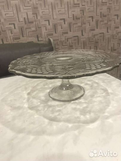 Тортница на ножке