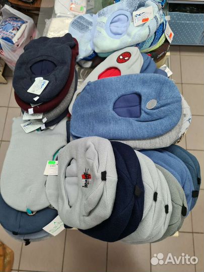 Продаю детские шлемы, шапки, варежки, перчатки