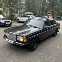 Mercedes-Benz W123 2.2 MT, 1980, 130 000 км, с пробегом, цена 170 000 руб.